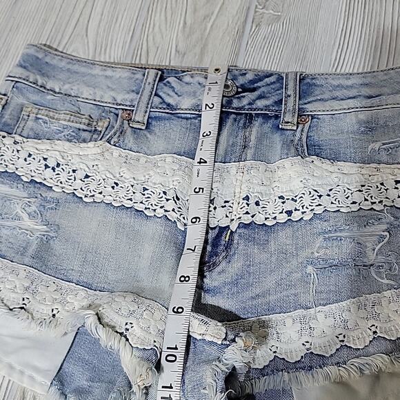 American Eagle Stretch Hi-Rise Shortie Lace Detailed Jean Shorts Size 6 NWT - Picture 8 of 11